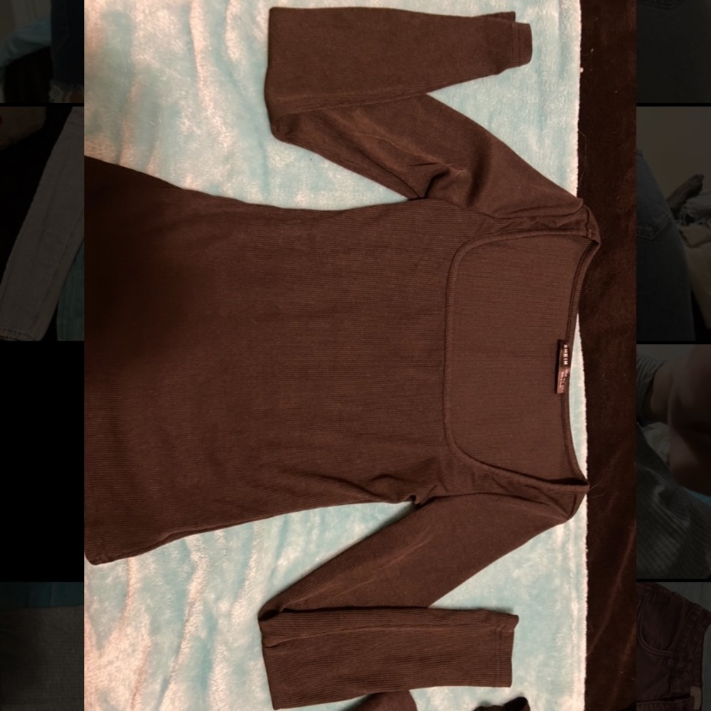 Square neck long sleeve